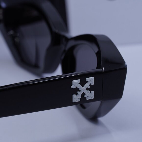 Off-White OERI144 HILO 1007 Cat Eye Sunglasses – Black/Grey main image 7
